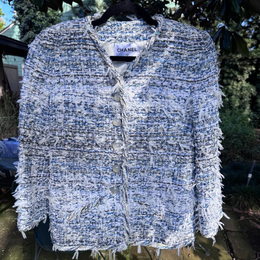 Chanel blue white fantasy tweed jacket 18s collection FR38